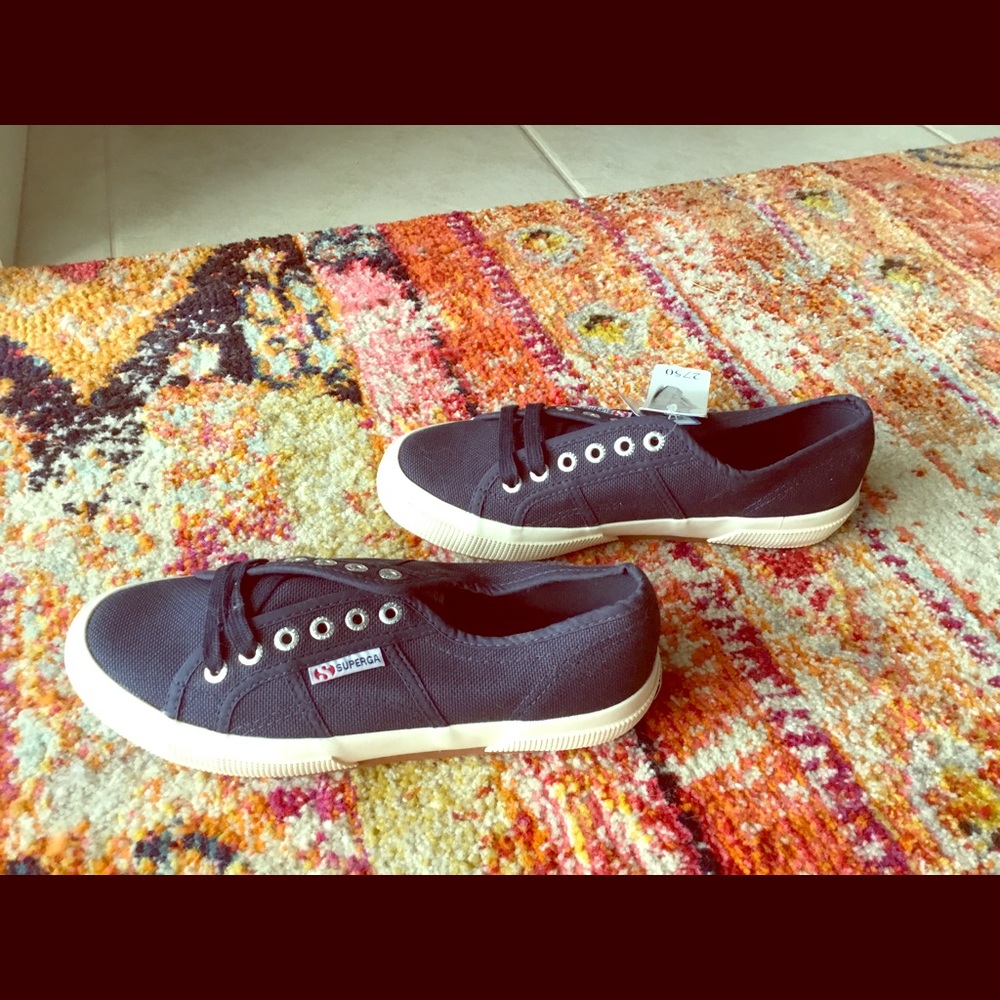WOMEN’S SNEAKER